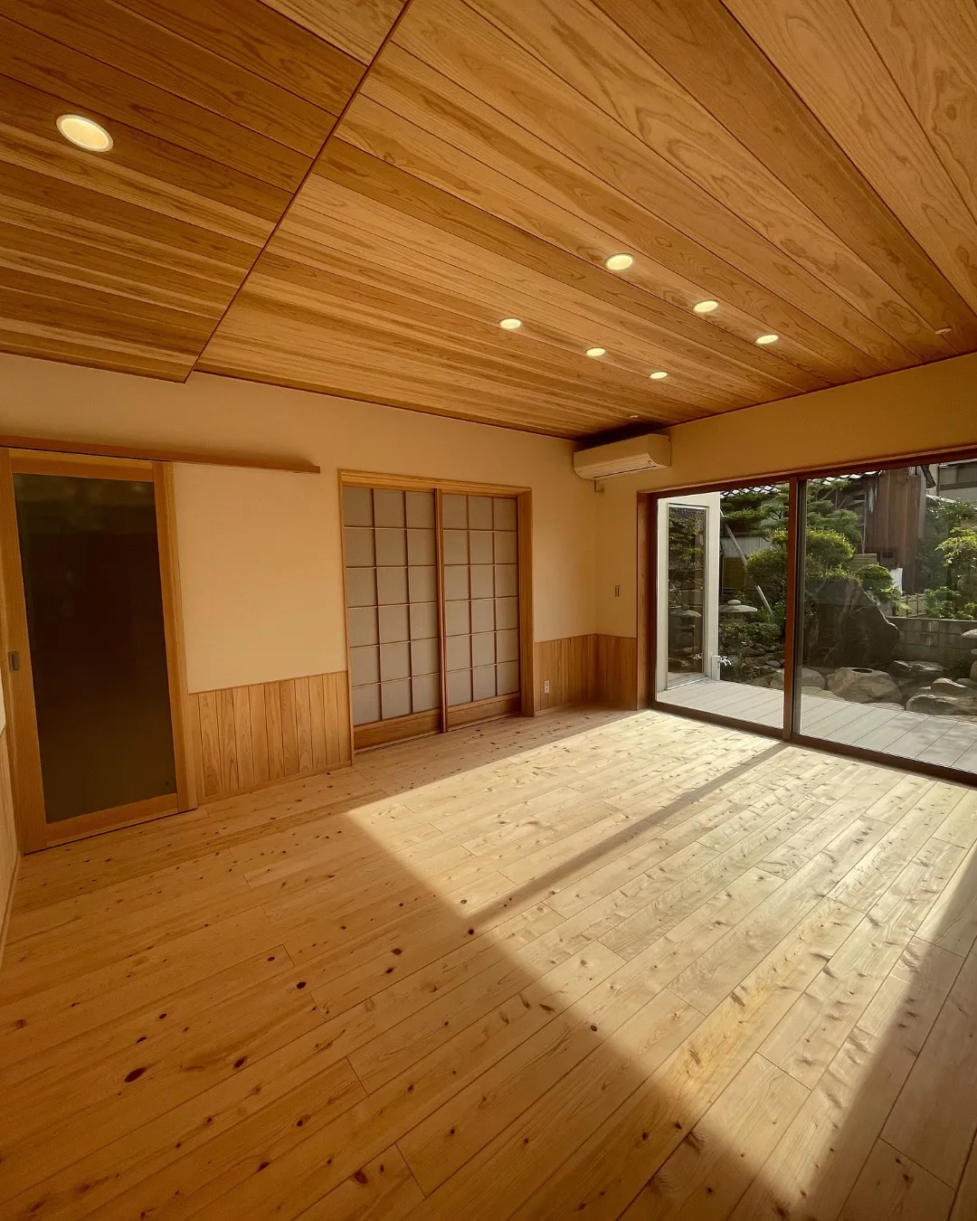 木の質感が映える