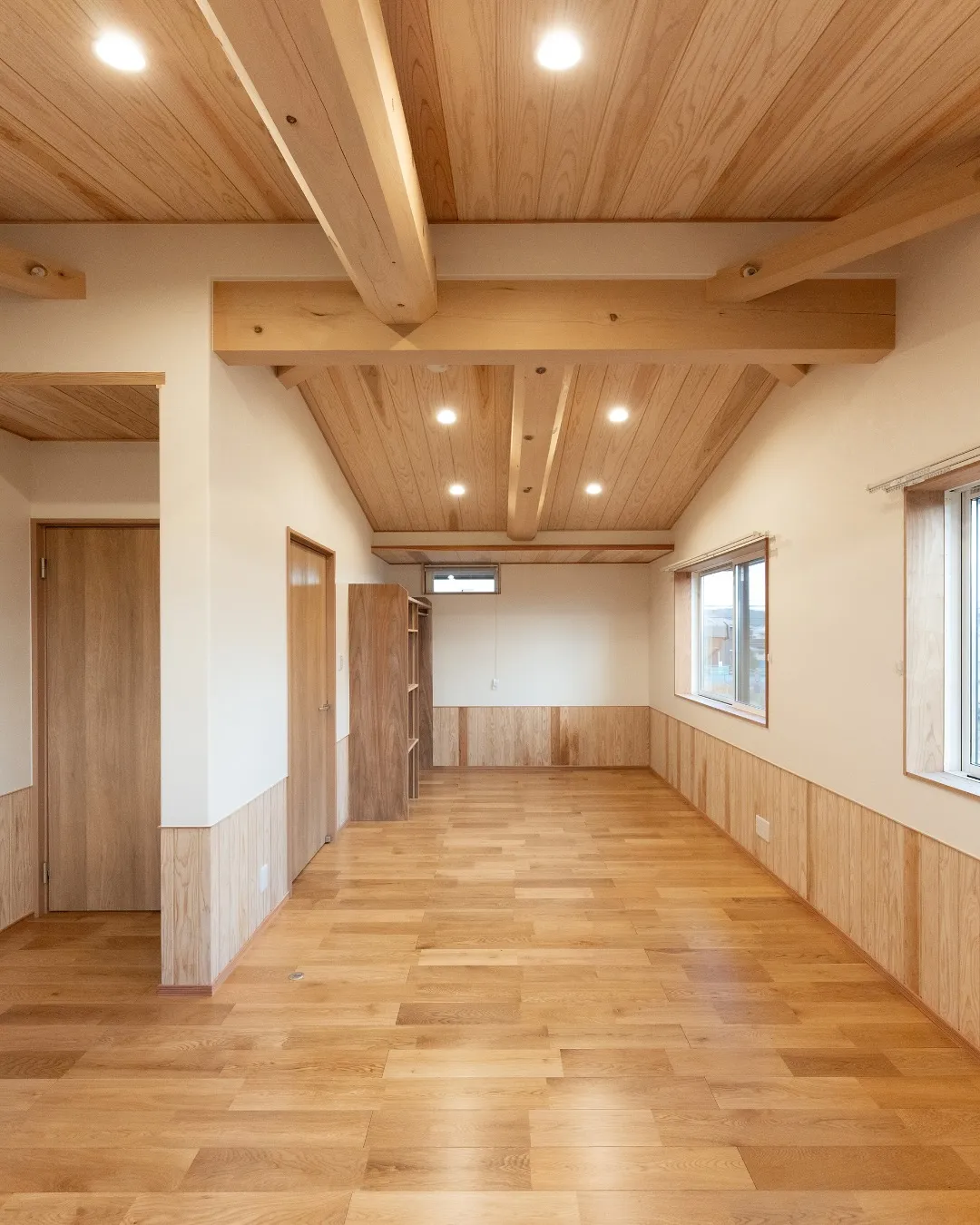 暮らしの中に溶け込む、木の表情。