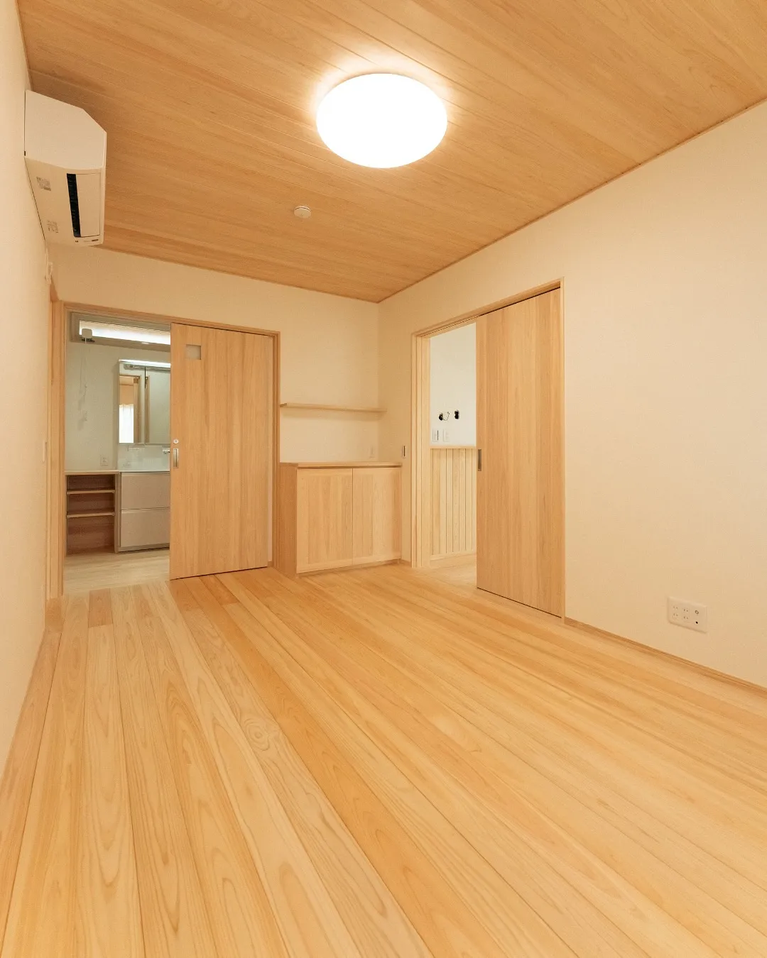 室内に一歩足を踏み入れた瞬間