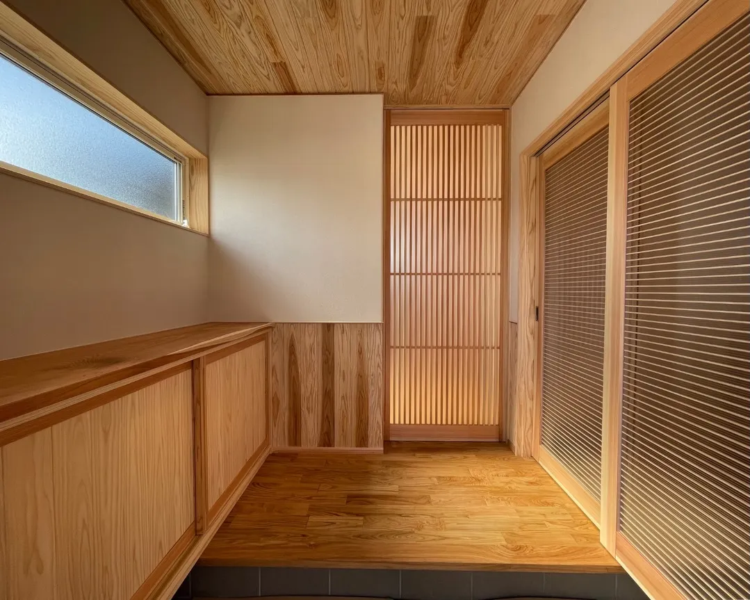 玄関の扉を開けた瞬間