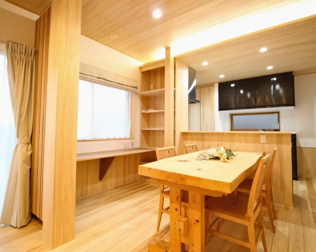 木のぬくもりと、毎日の使いやすさが優しく調和したお住まいのご...