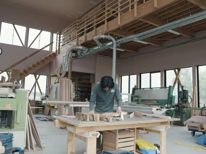 建具と向き合う職人